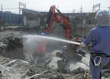 ホコリ発生防止の散水